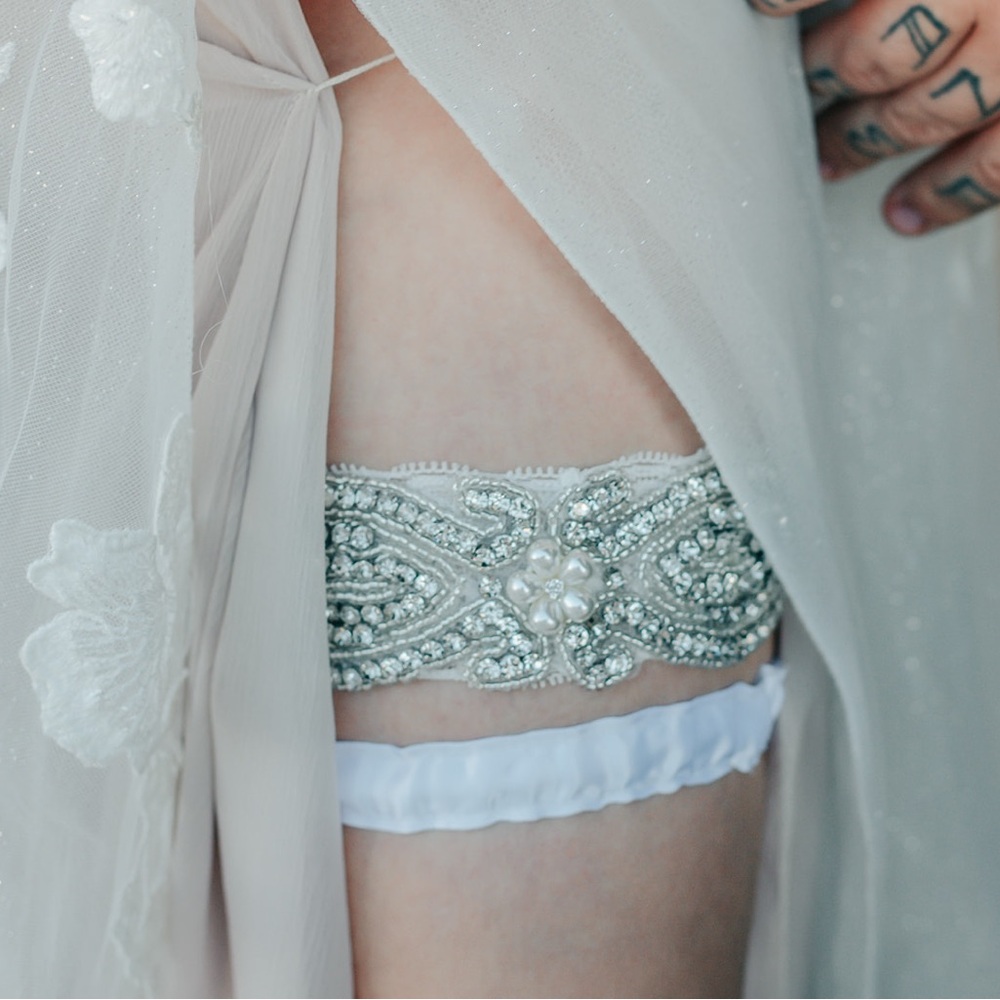 Elegant White Lace Gowns - image 3